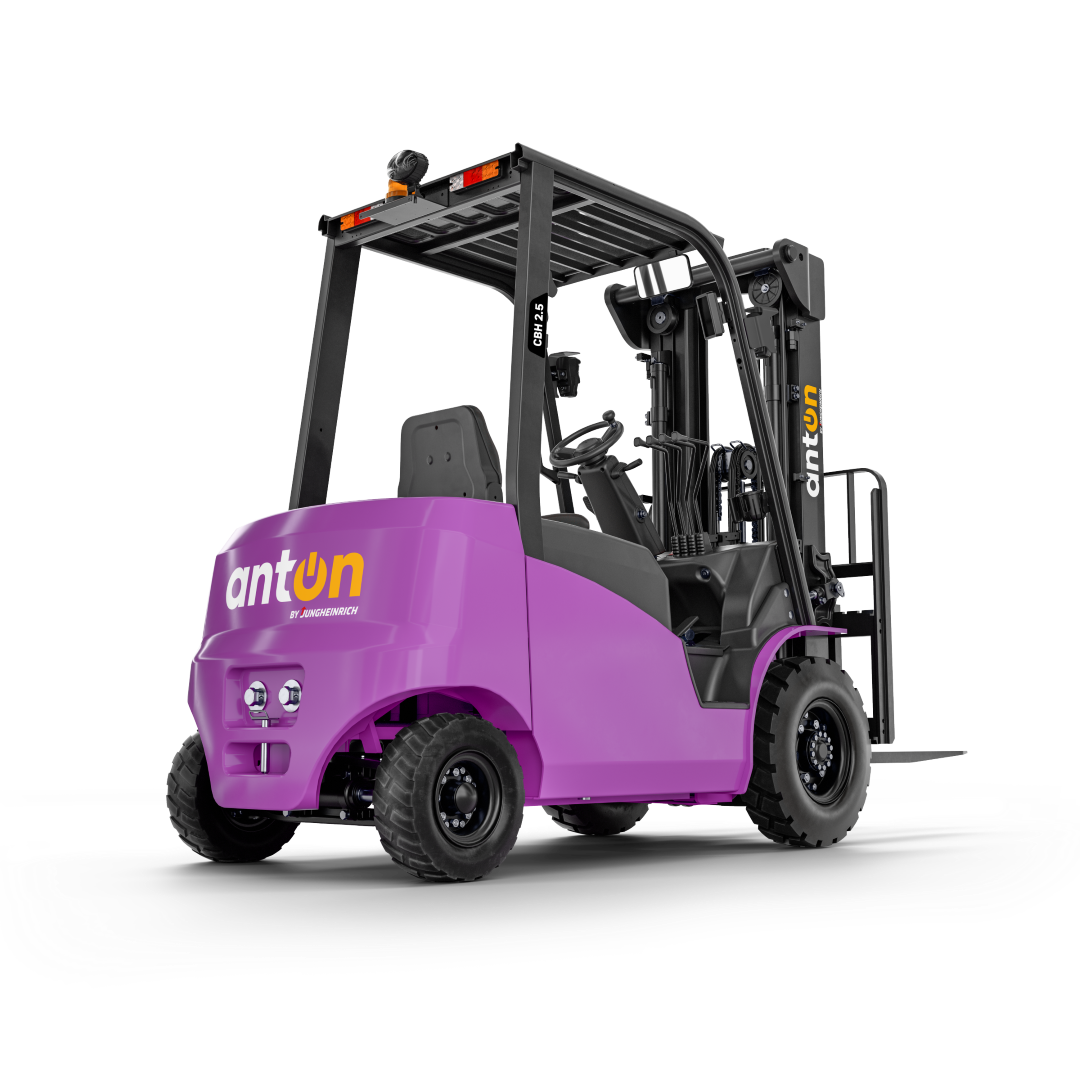 AntOn by Jungheinrich CBH, RGB for Screen_67958 Elektryczny wózek widłowy AntOn by Jungheinrich CBH 2.5 z masztem 4800 mm, kabina z ogrzewaniem 3